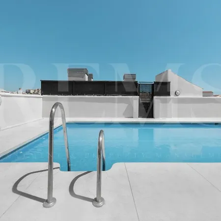 Relaxing With Community Pool & Parking- Center Apartment *